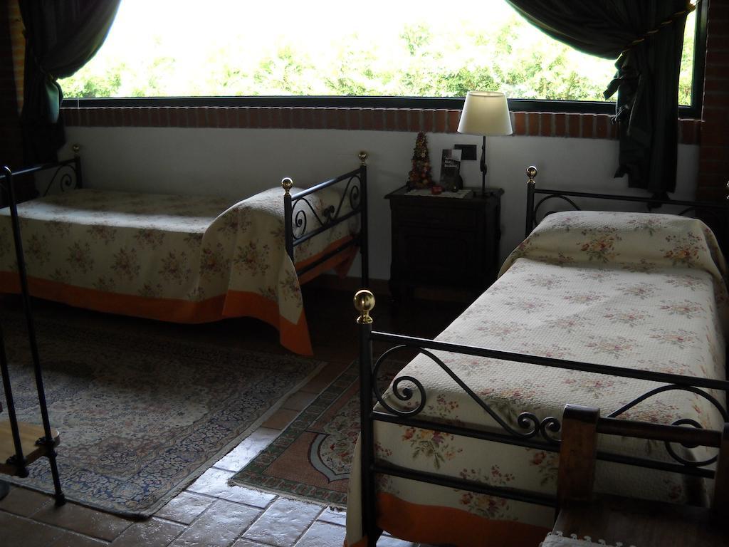 Agriturismo Maiocchi Villa Borgarello Habitación foto