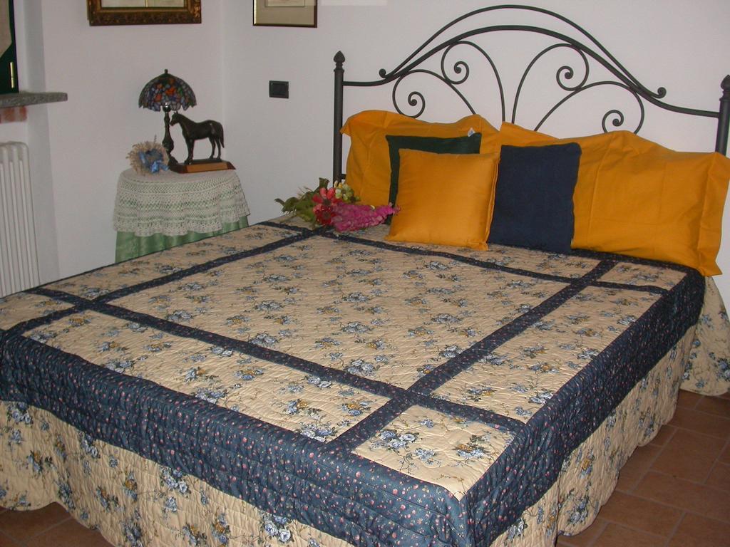 Agriturismo Maiocchi Villa Borgarello Habitación foto