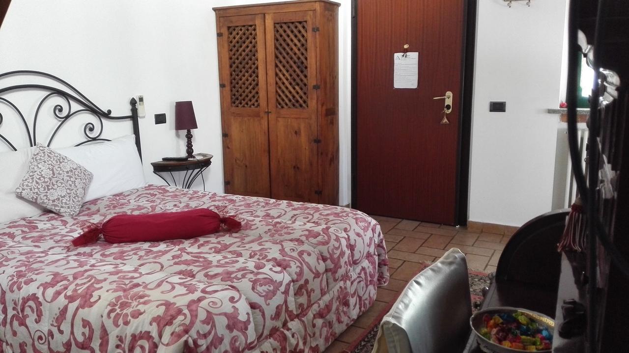 Agriturismo Maiocchi Villa Borgarello Habitación foto
